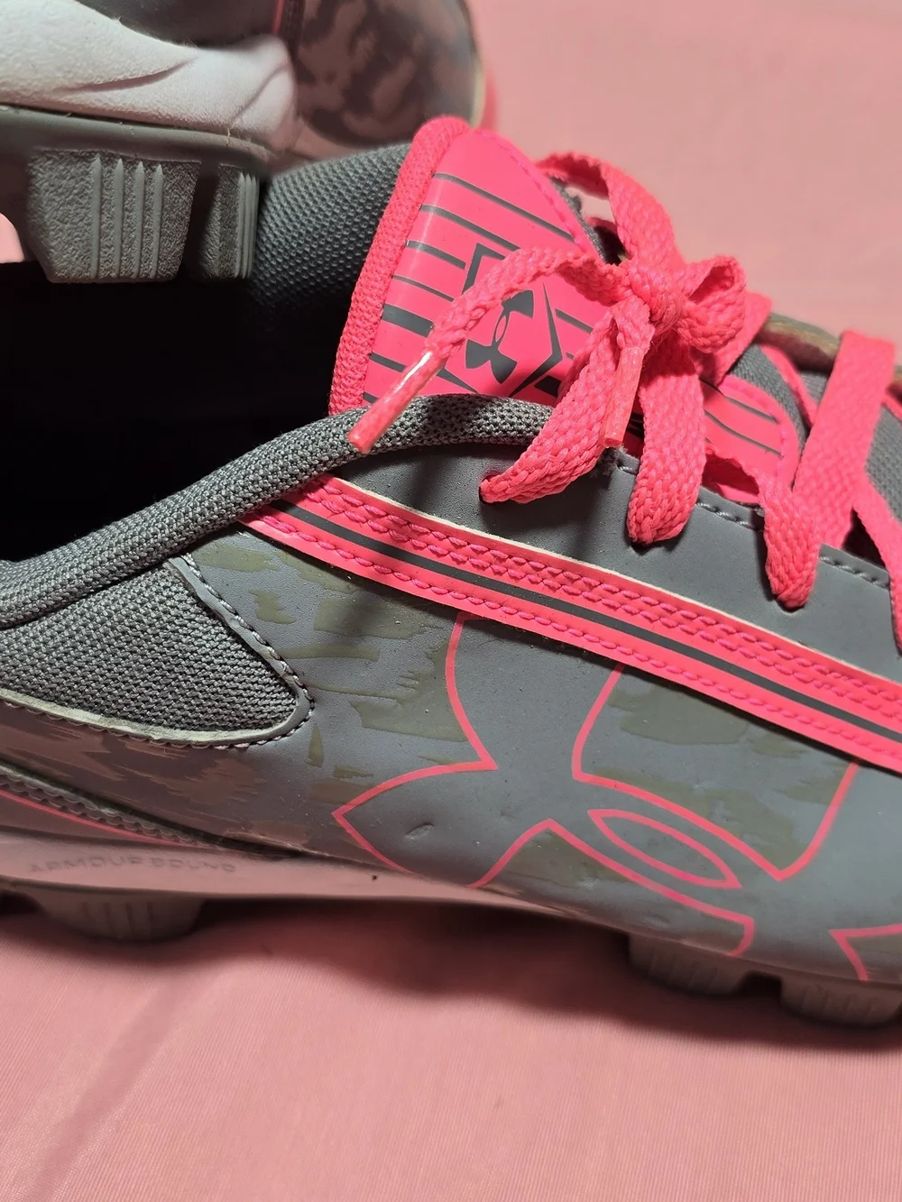 Under Armour  Teens Or Womans Athletic Softball Or Baseball Cleats